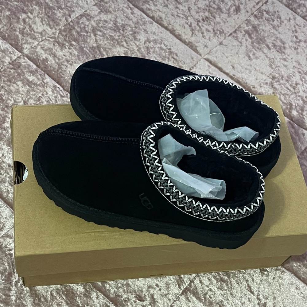 UGG TASMAN NEW WITHBOX SIZE 6.